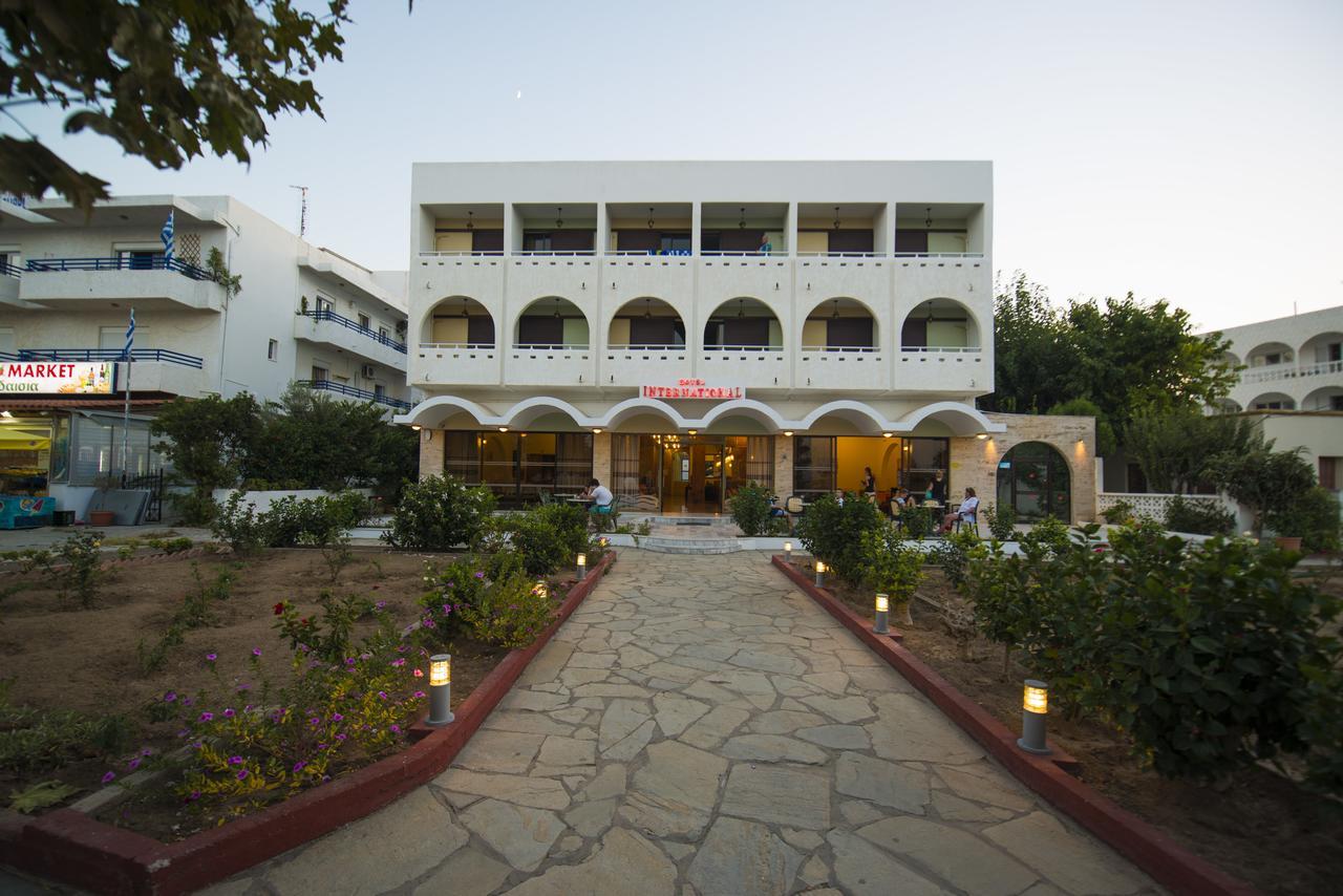 International Hotel 科斯镇 外观 照片